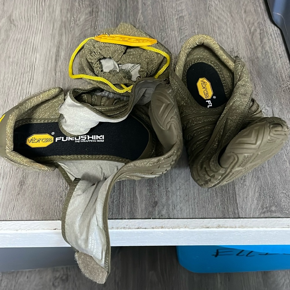 Like new Vibram Furoshiki wrapping sole shoe